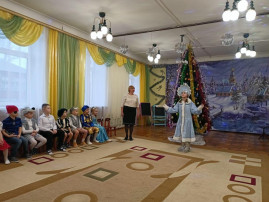 Новогодний бал-карнавал в подготовительной группе Новогодний бал-карнавал в подготовительной группе.