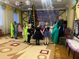 Новогодний утренник в старшей группе «Космические приключения». Новогодний утренник в старшей группе «Космические приключения».
