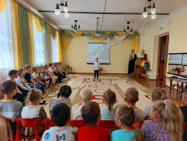 Поэтический час «Мы о войне стихами говорим» Поэтический час «Мы о войне стихами говорим».